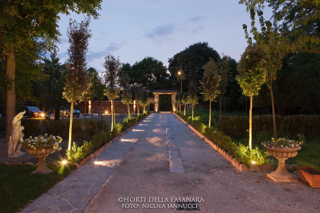 Horti Della Fasanara Guest House แฟร์รารา ภายนอก รูปภาพ