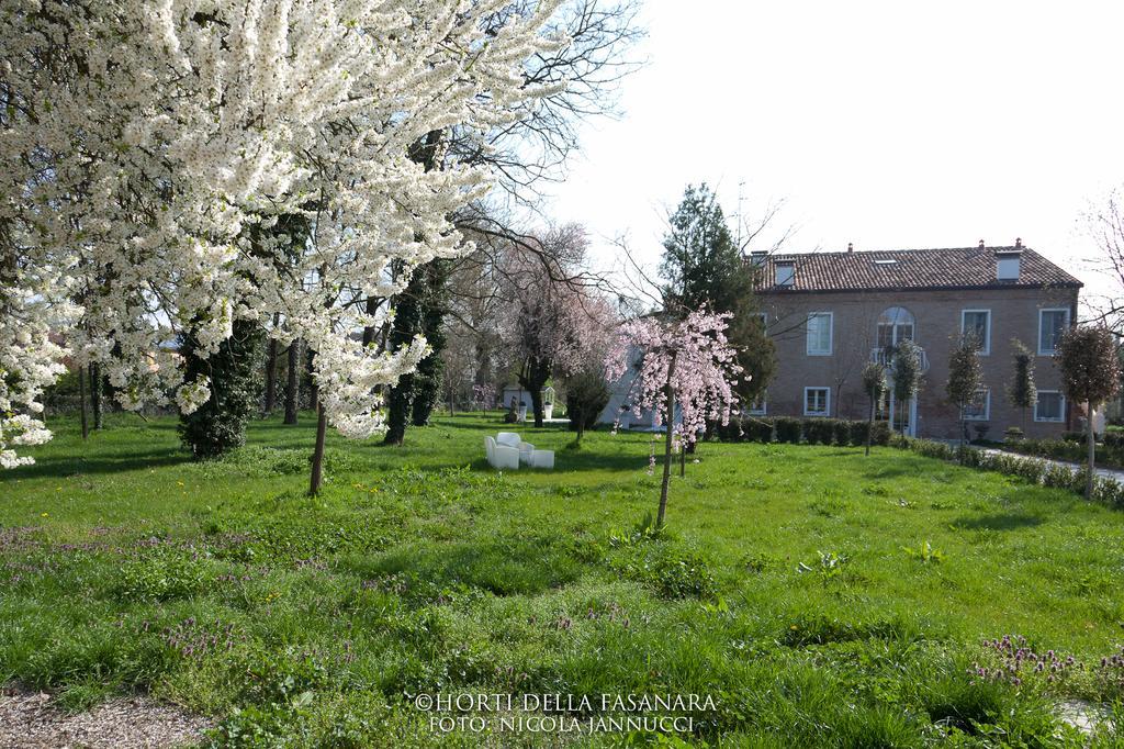 Horti Della Fasanara Guest House แฟร์รารา ภายนอก รูปภาพ
