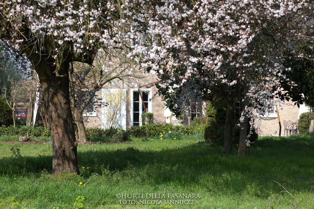 Horti Della Fasanara Guest House แฟร์รารา ภายนอก รูปภาพ